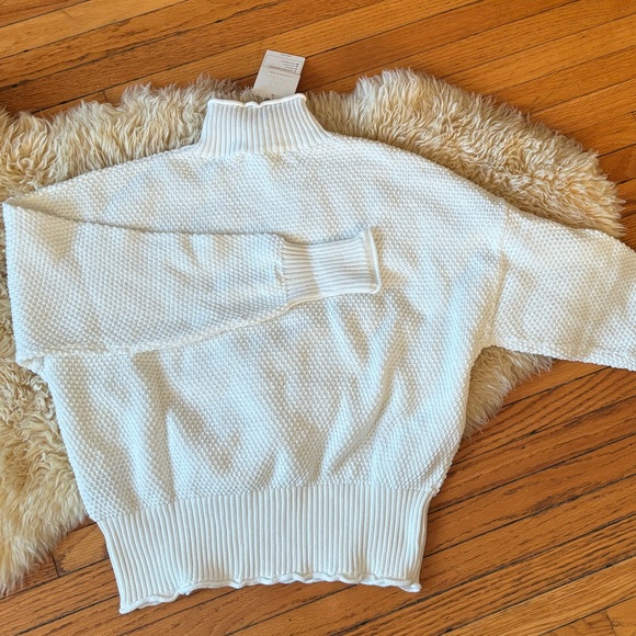 White Beresia Turtleneck - Picture 7 of 7